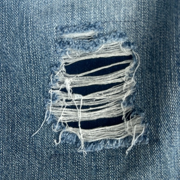 New GUESS Boys Destroyed Denim Short SZ 18 - Picture 5 of 5